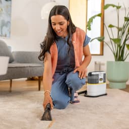 Kärcher SE 2 Spot Pure Tapijtreiniger - Vlekkenreiniger - 1,5l / 0,8l - Spotcleaner voor o.a. autostoelen - bureaustoelen - banken - vloerkleden - baby-en kinderstoelen en andere stoffen ondergronden — thumbnail 3