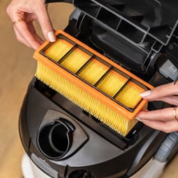 Kärcher Tapijtreiniger SE 5 SET - Incl. extra Vliesfilterzakken 4st. én Tapijt- en bekledingsreiniger RM 519, 1L - 4 / 4 liter - 3-in-1 Sproei-extractie - Tapijt- en bekledingsreiniger RM 519, 100 ml — thumbnail 5