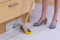 Ruimtebesparende Ondertafelstofzuiger met 1200W Motor en Ultra Uitschuifbare Slang — thumbnail 4