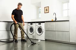 Nilfisk Multi I 12 Home Edition Nat- & Droogzuiger 1100W - 12L Waterzuiger & Stofzuiger met Blaasfunctie - Inclusief Bekledingsmondstuk, Flexibele Kierenzuiger & 4 Fleece Stofzakken — thumbnail 2